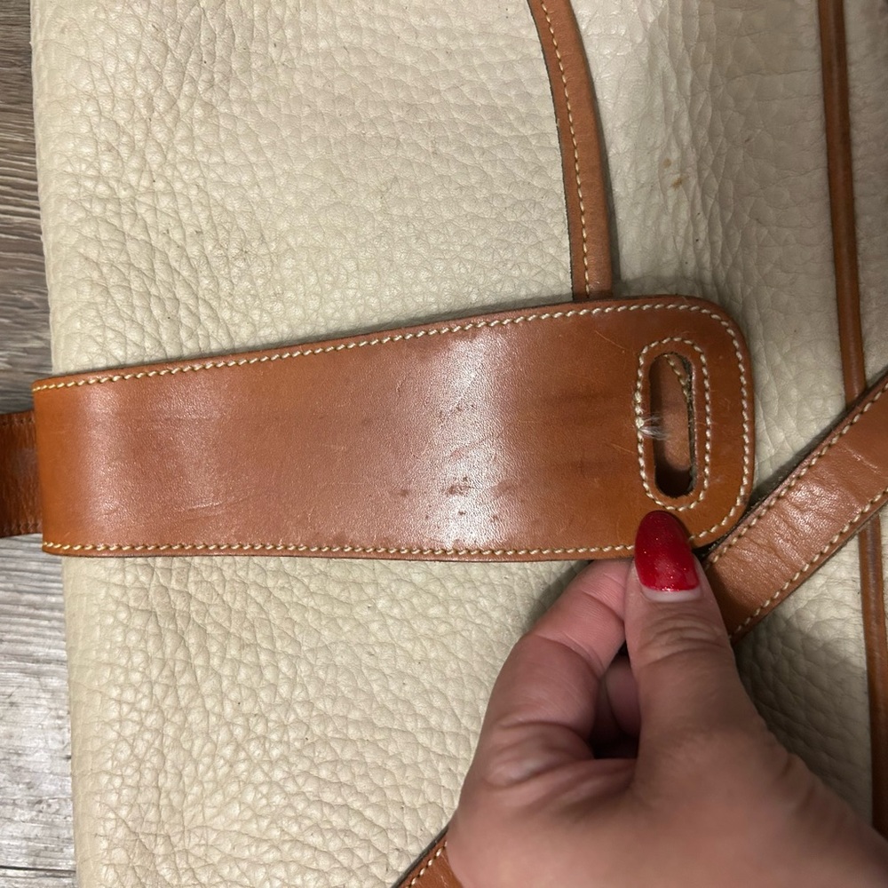 Vintage Dooney & Bourke Cream and Tan Crossbody Bag - Picture 9 of 16